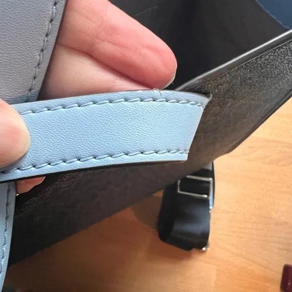 Excellent Michael Kors Kenly Tote Shoulder Bag light blue and silver hardware. - Picture 7 of 9